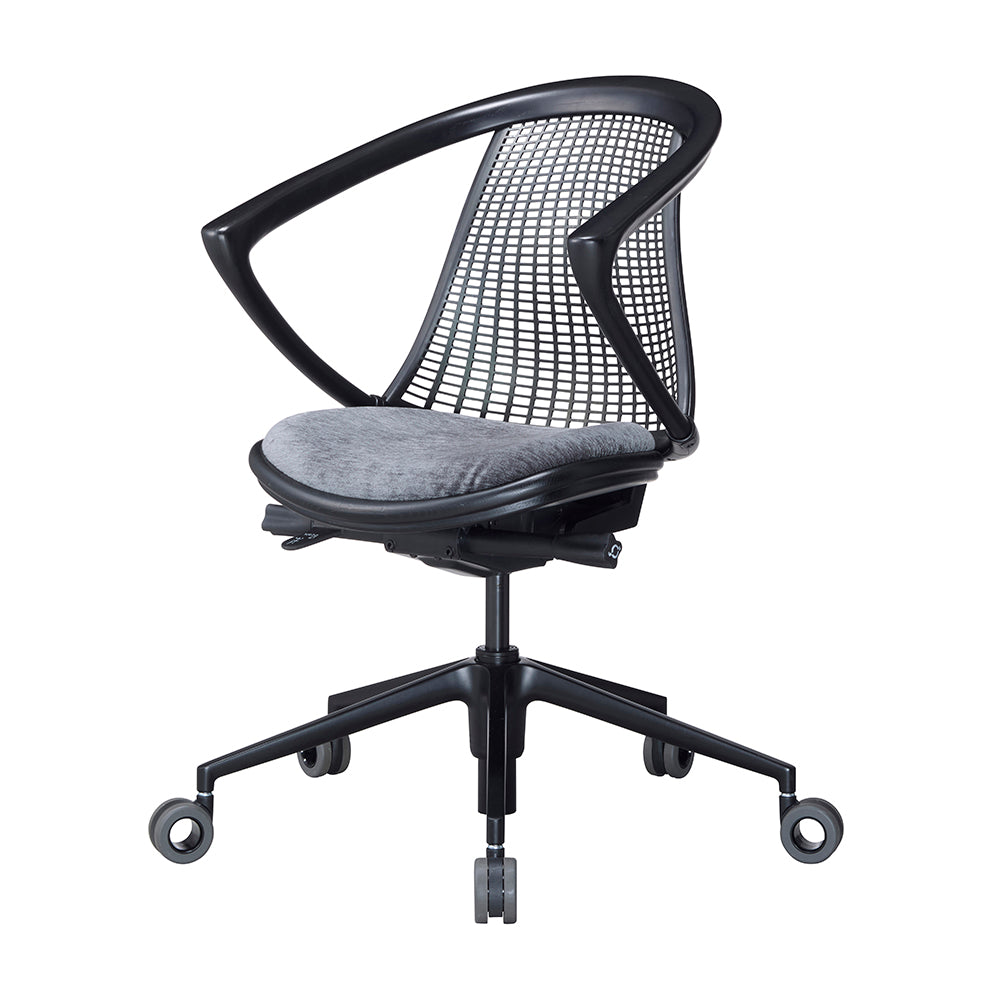 WonW Chair】美しいフォルムと快適な座り心地、環境にも配慮した、木製