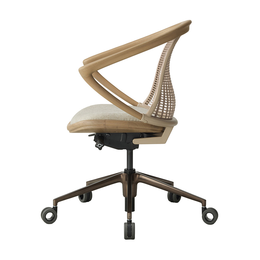 WonW Chair】美しいフォルムと快適な座り心地、環境にも配慮した、木製